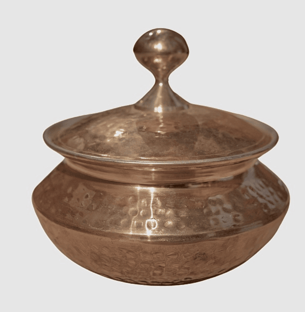 Baari in copper with lid
