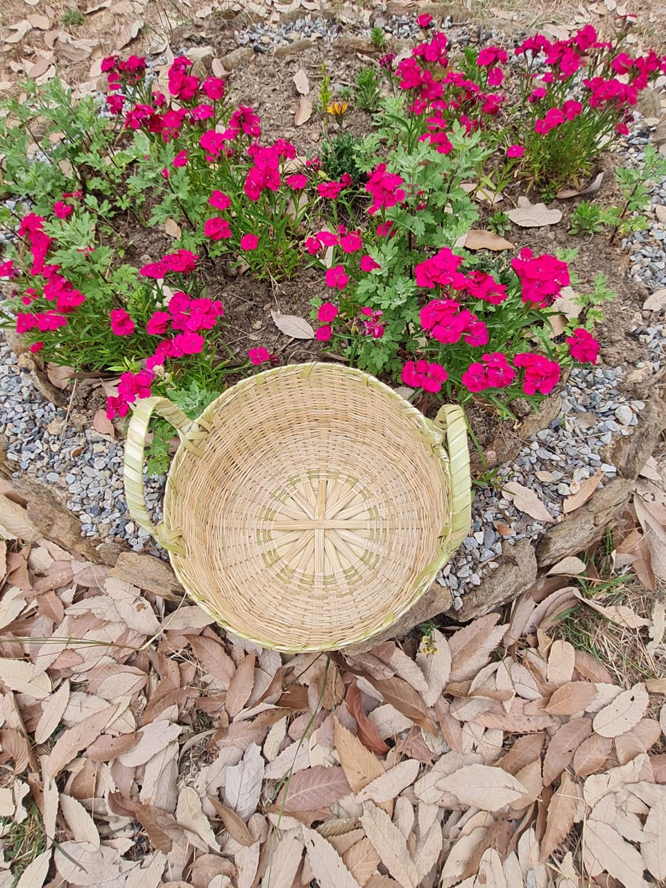 Round bamboo basket with flat base and handles